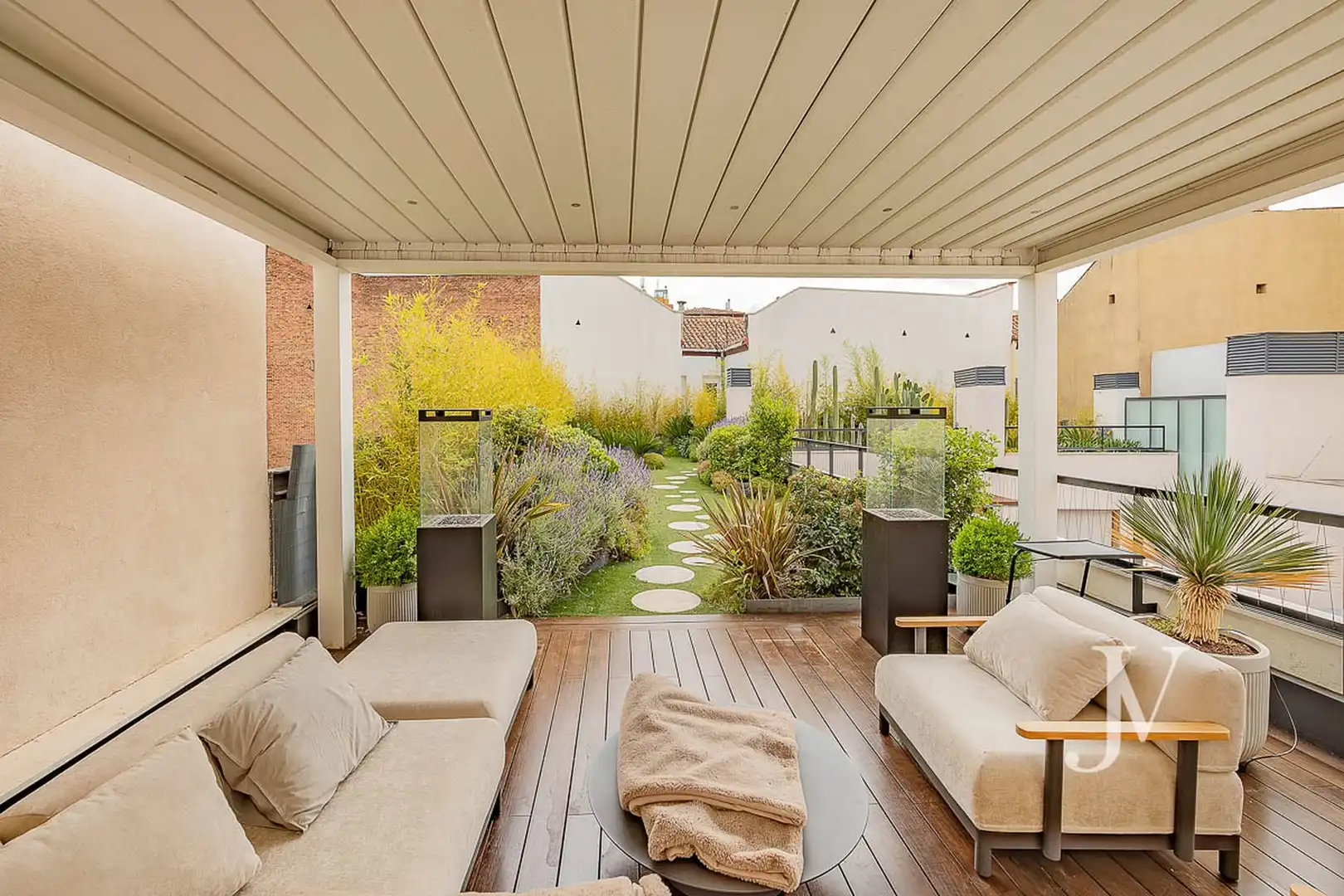 Terraza de Ático en venta en Madrid con Aire acondicionado, Calefacción y Jardín privado