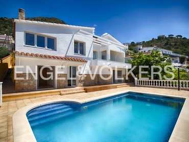 Casa con piscina in vendita a Carrer Canàries