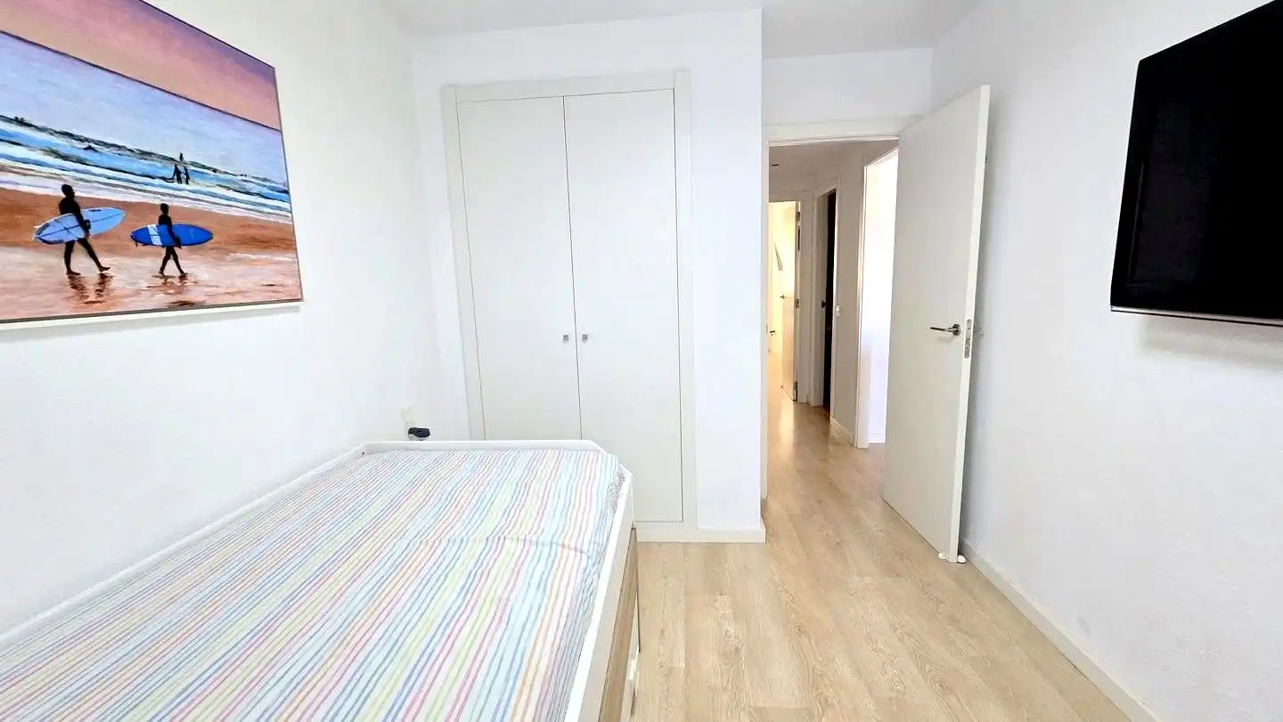 Dormitori de Apartament de lloguer en Gandia amb Aire condicionat, Parquet i Terrassa