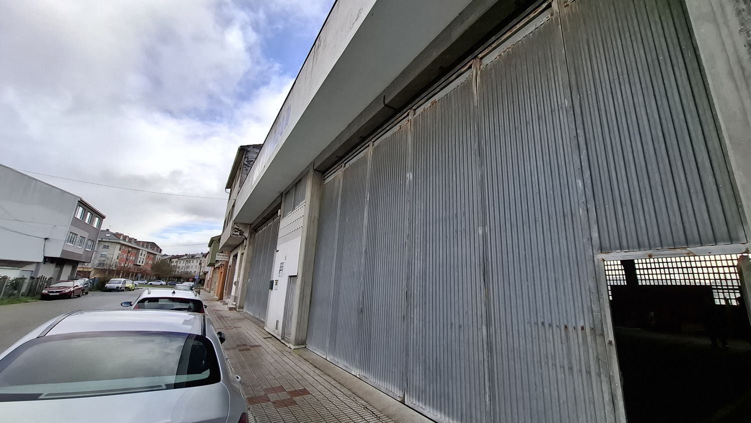 Vista exterior de Nau industrial en venda en A Laracha  
