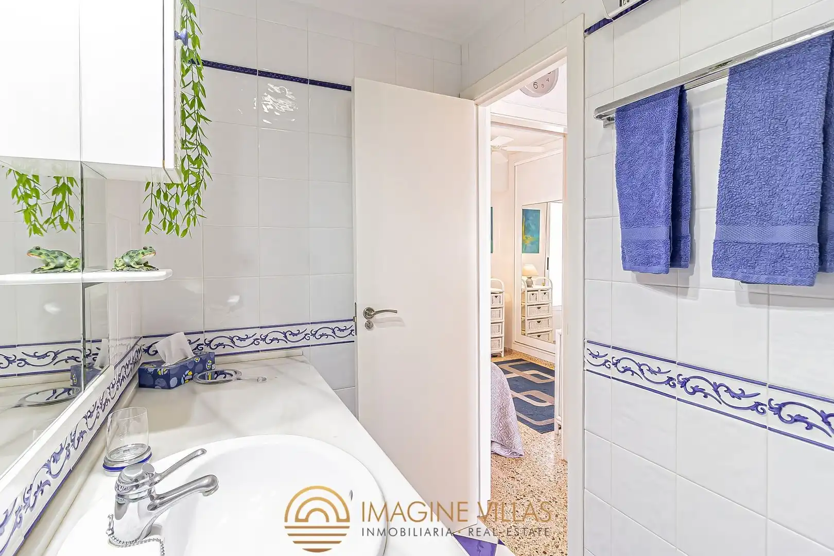 Baño de Apartamento en venta en La Manga del Mar Menor con Amueblado y Piscina comunitaria