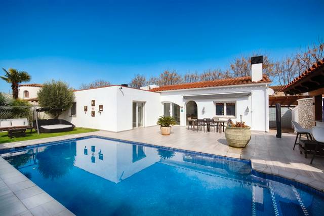 Casa-chalet en Venta en Carrer Montgrí en Montgrí