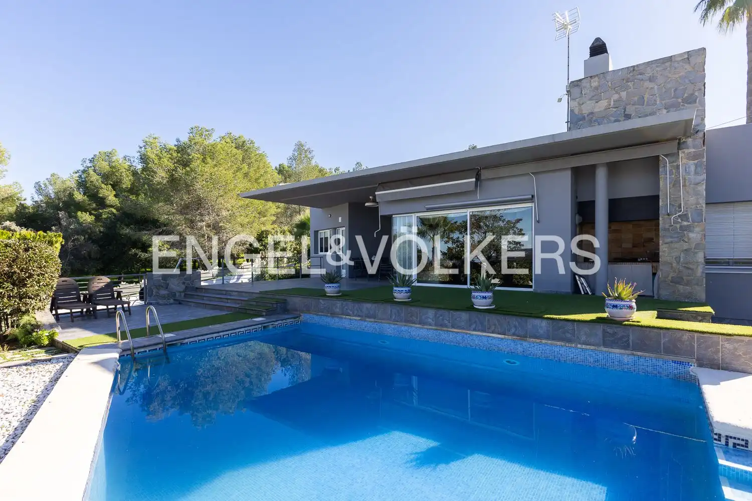 Swimming pool of Houses for sale in Carcaixent  with Air Conditioner, Heating and Private garden