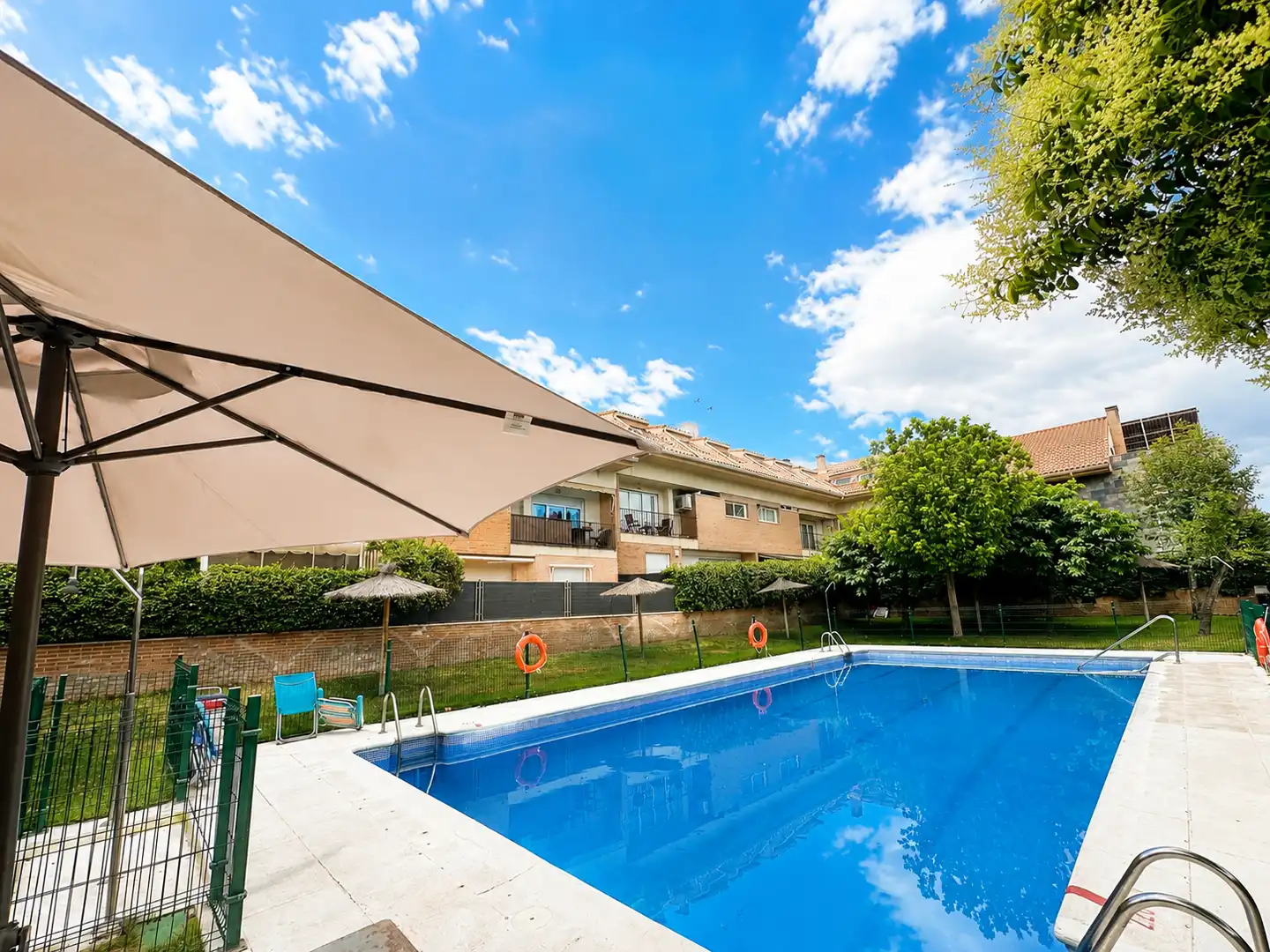 Piscina de Dúplex en venta en Torrelodones con Piscina comunitaria
