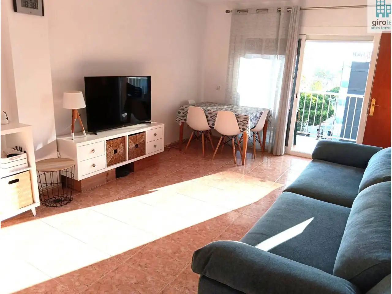 Sala de estar de Piso en venta en Malgrat de Mar con Calefacción, Terraza y Piscina comunitaria