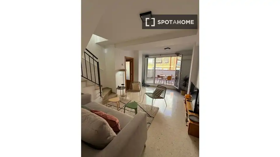 Exterior view of Flat for rent in Valencia  with Air Conditioner, Heating and Furnished