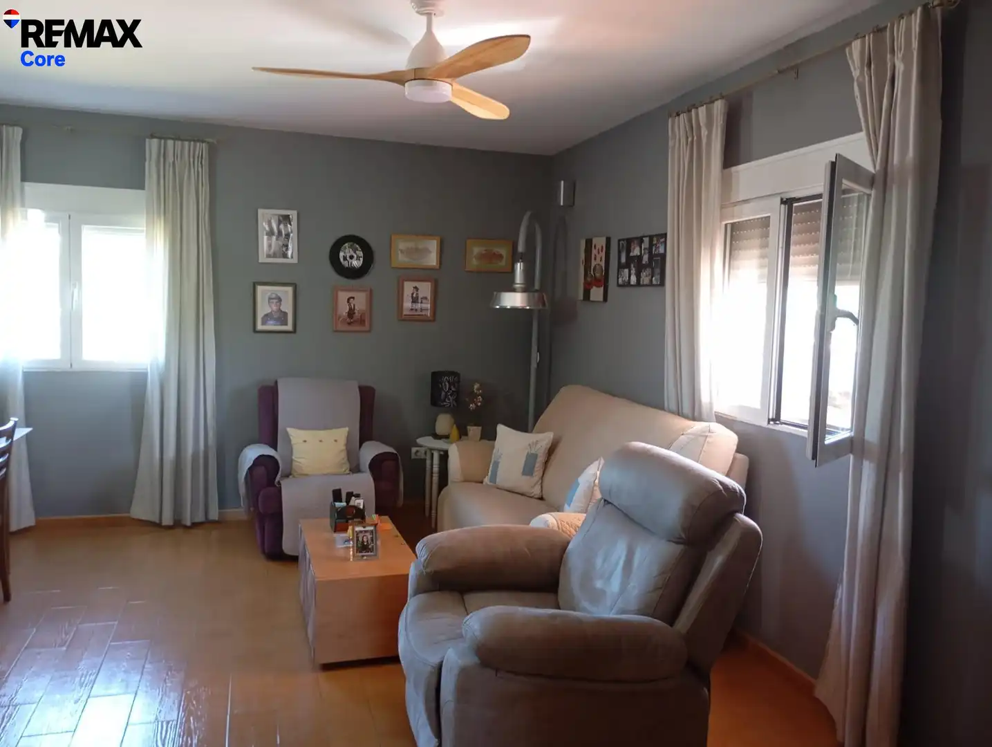 Sala d'estar de Casa o xalet en venda en Cáceres amb Aire condicionat, Calefacció i Jardí privat