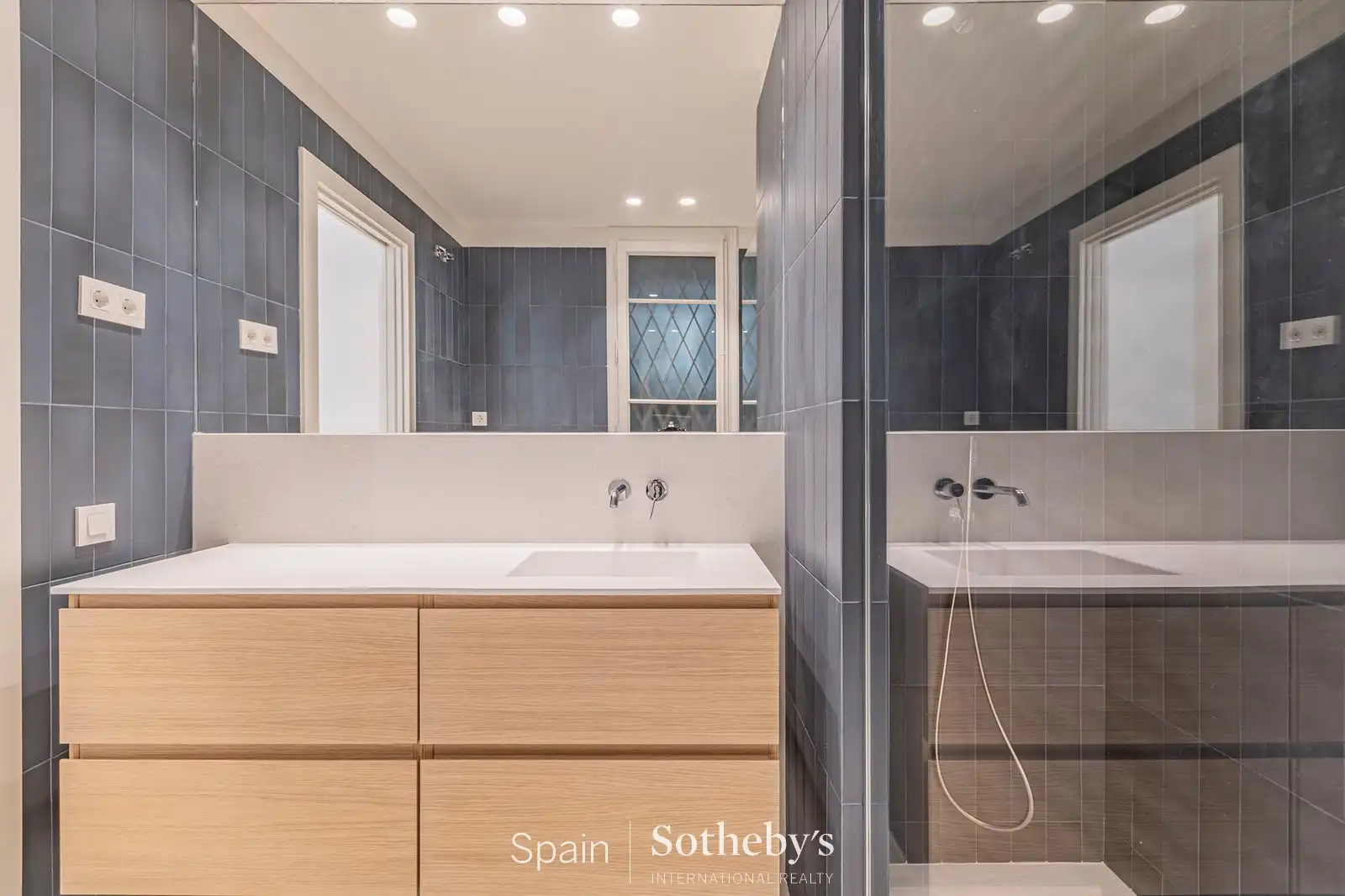 Bany de Apartament en venda en Eixample