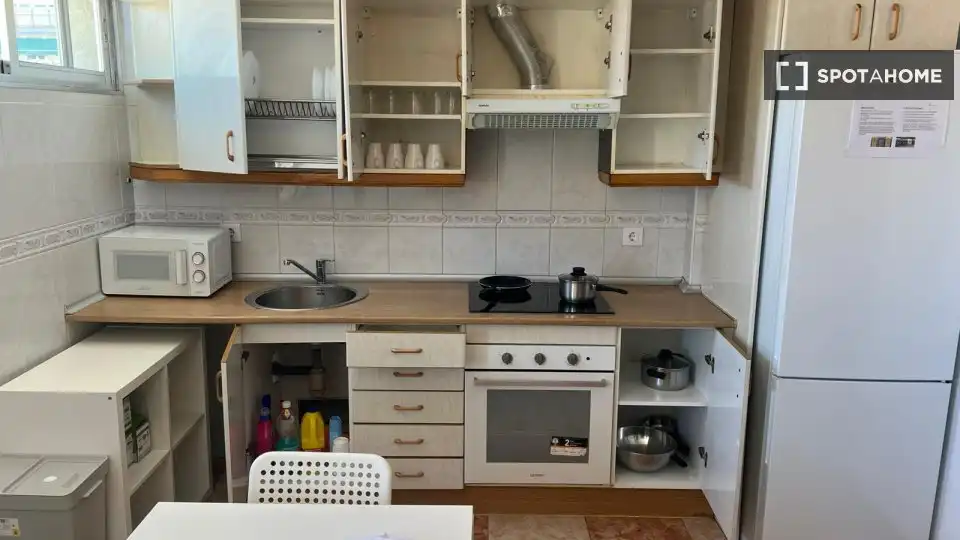 Cocina de Piso de alquiler en Madrid con Aire acondicionado, Calefacción y Amueblado