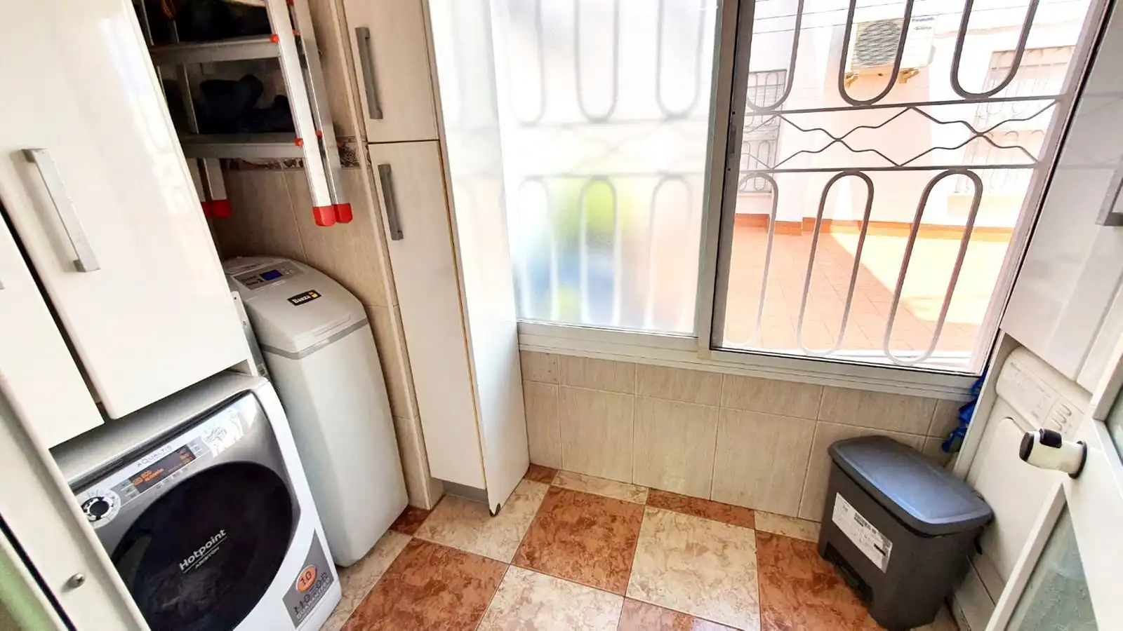 Cuina de Apartament en venda en Alhaurín El Grande amb Moblat, Forn i Rentadora
