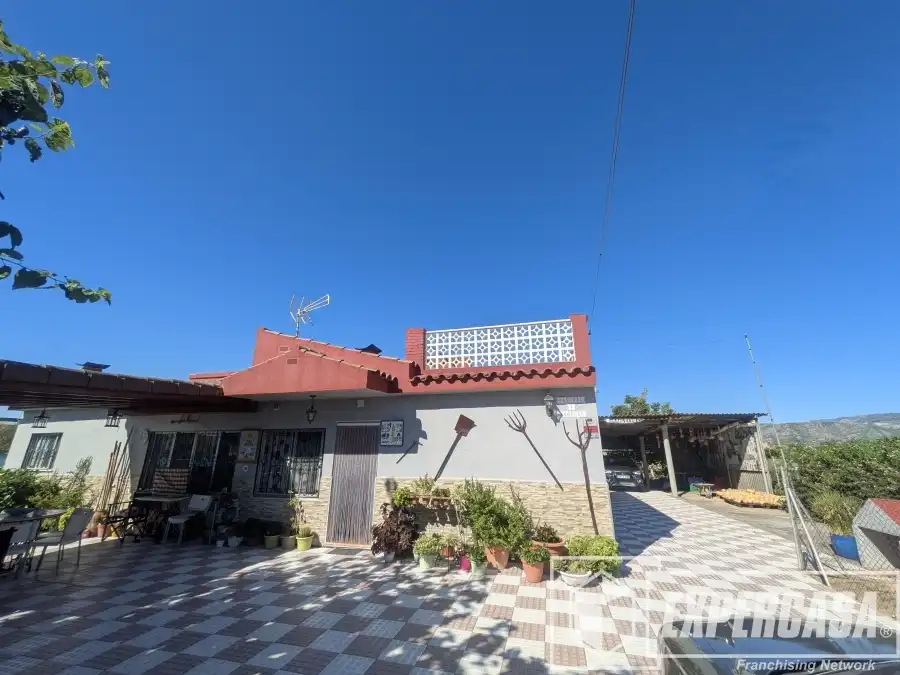 Villa mit Pool zum Verkauf in El Grao