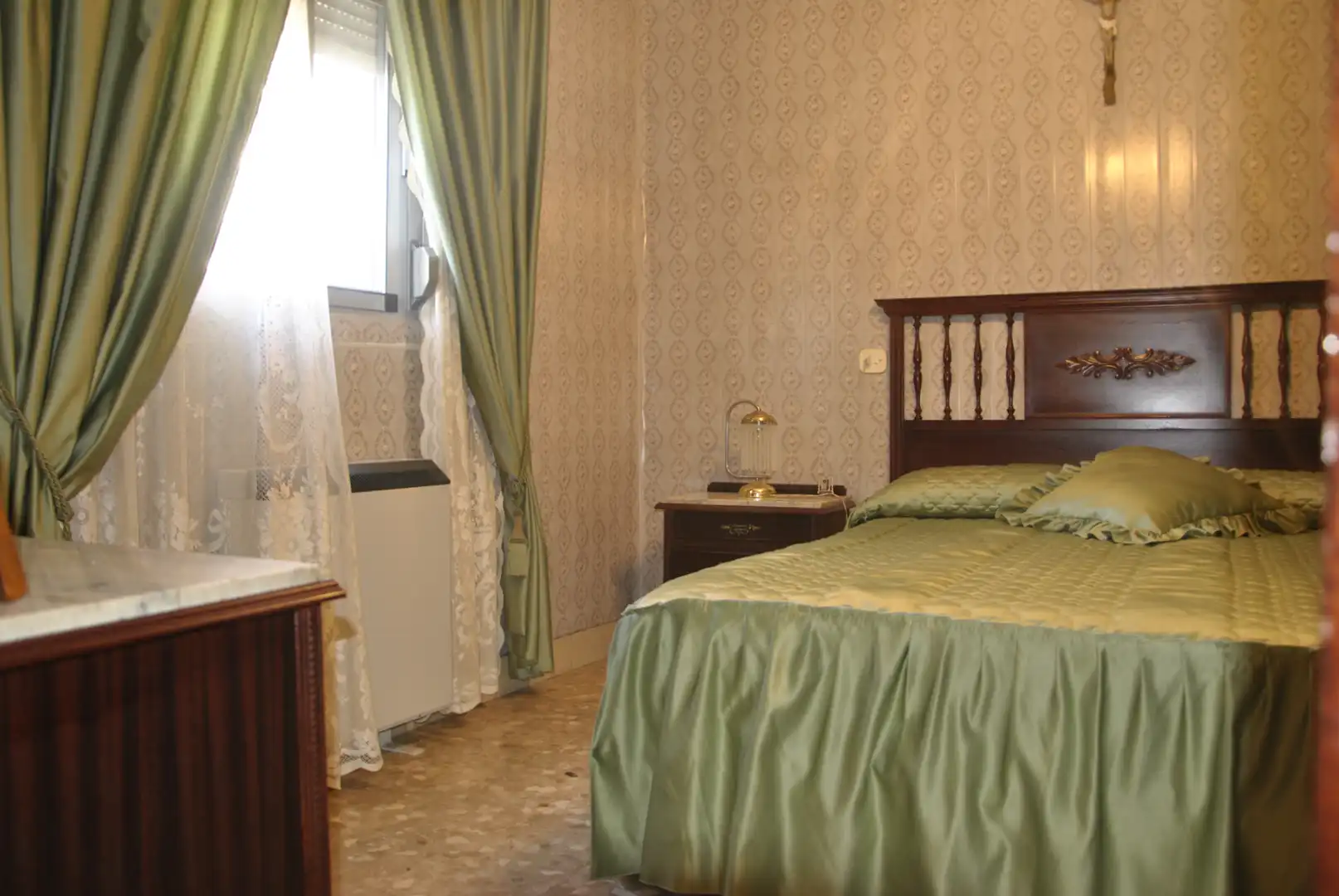 Schlafzimmer von Einfamilien-Reihenhaus zum Verkauf in Tejeda de Tiétar mit Heizung, Terrasse und Möbliert