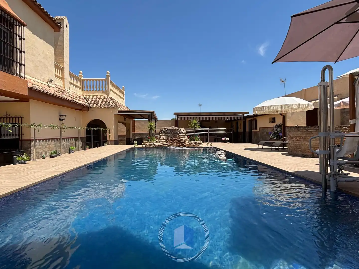 Piscina de Casa o xalet en venda en Alcalá de Guadaira amb Piscina