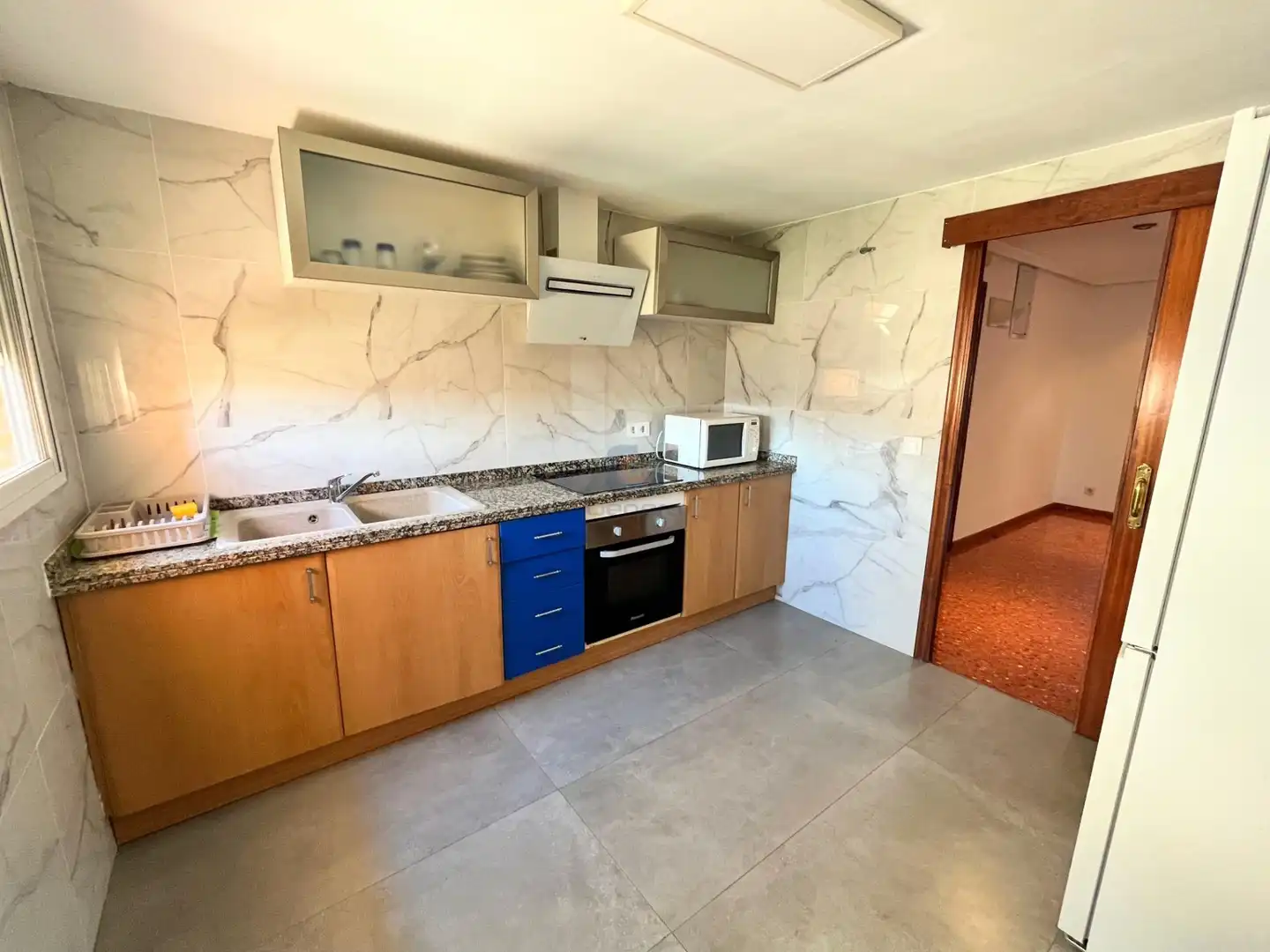 Cocina de Piso en venta en Alicante / Alacant con Jardín privado, Terraza y Piscina comunitaria