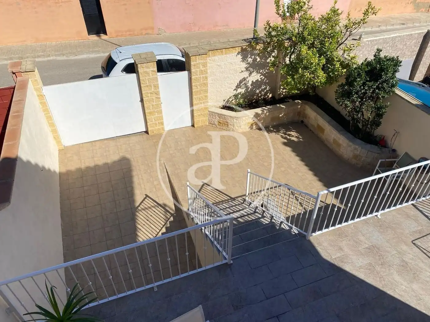Aparcament de Dúplex de lloguer en La Pobla de Vallbona amb Aire condicionat, Calefacció i Jardí privat