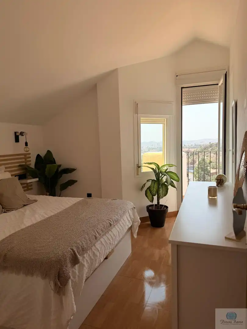 Bedroom of Attic for sale in Fuengirola  with Air Conditioner, Terrace and Community pool
