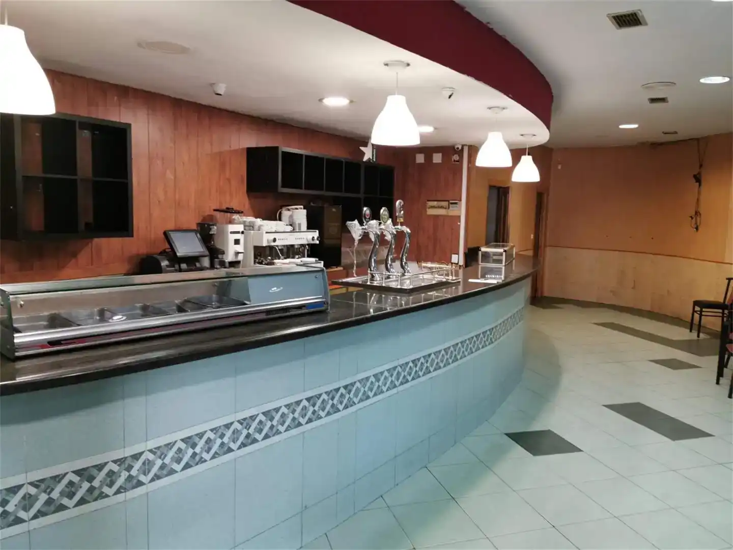 Local en venta en Avenida de Madrid