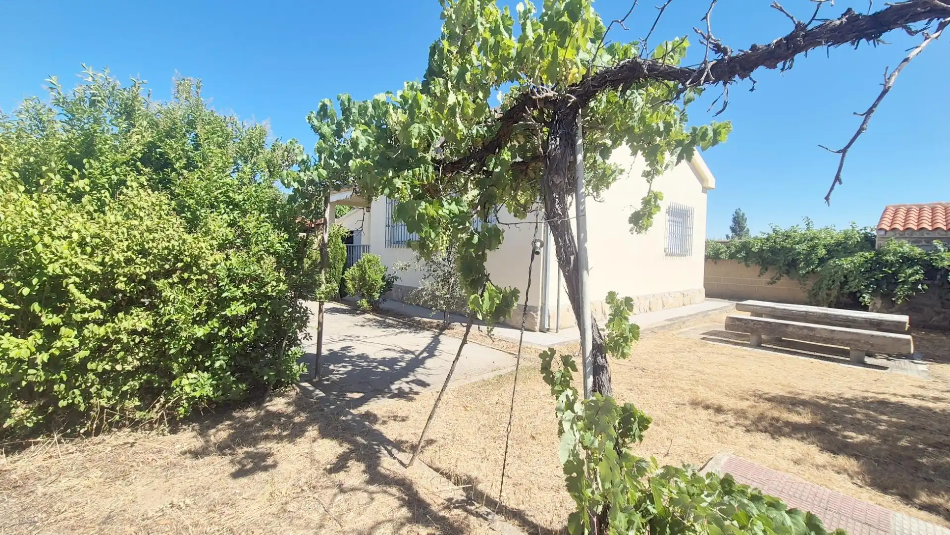 Houses for sale in Calvarrasa de Abajo  with Heating, Storage room and Furnished