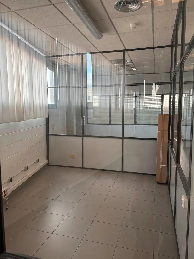 Nau industrial amb ascensor en venda a Carrer Josep Calvet, imagen 11