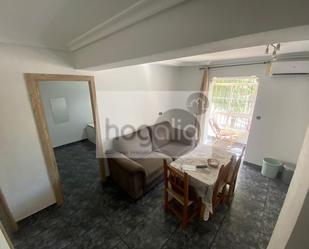 Living room of Flat to rent in  Sevilla Capital  with Air Conditioner, Terrace and Furnished