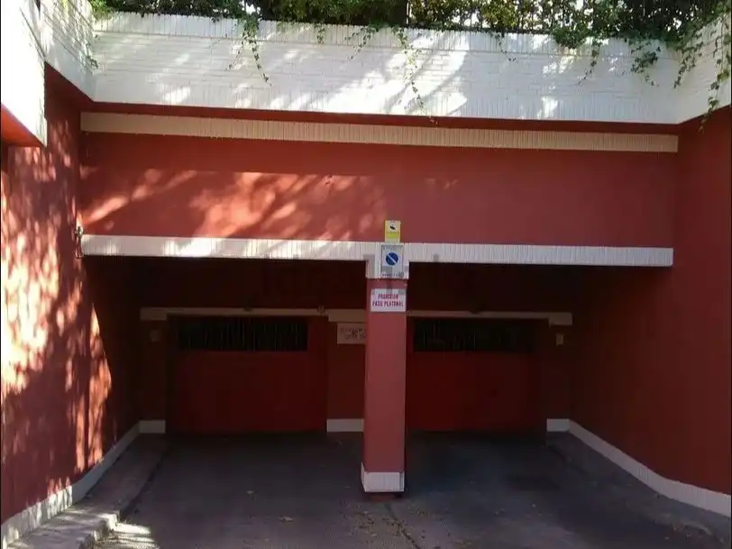Garaje de alquiler en Calle de La Bañeza, 43, Peñagrande