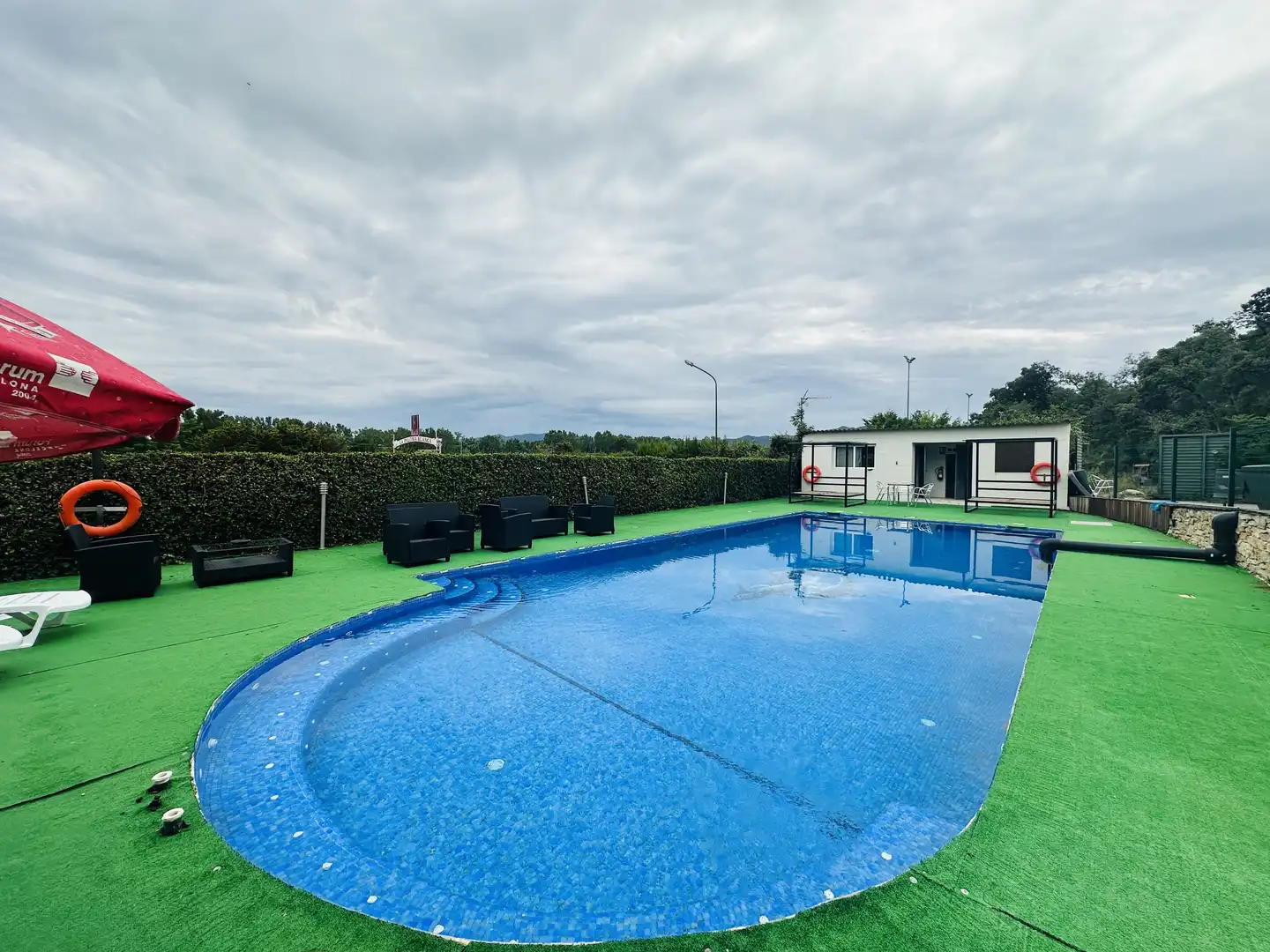 Piscina de Local en venta en Medinyà con Aire acondicionado