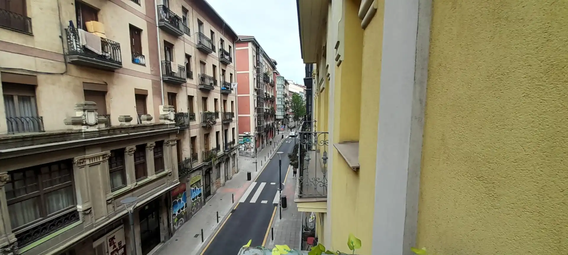 Vista exterior de Piso en venta en Bilbao  con Balcón
