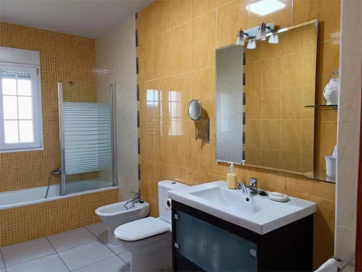 Bathroom of Flat for sale in Sanchonuño  with Heating, Private garden and Parquet flooring