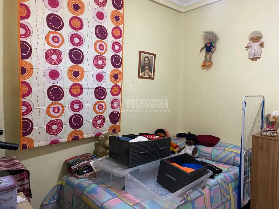 Bedroom of Flat for sale in Sevilla  with Air Conditioner and Balcony