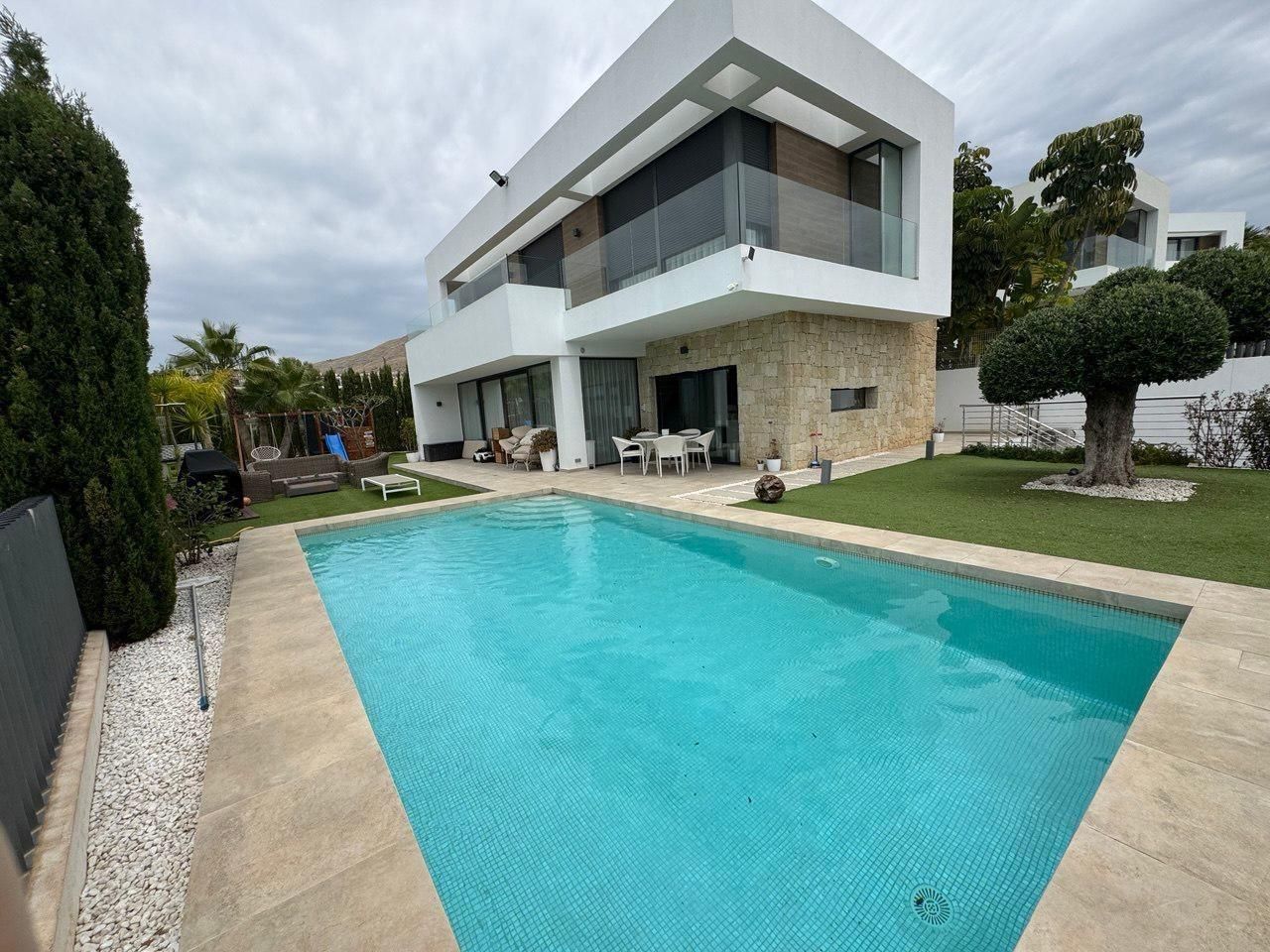 House or chalet to rent in Calle Brusseles, Golf Bahía