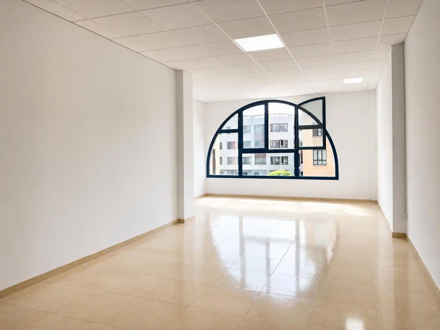 Local comercial en alquiler en del Castillo 17, imagen 3