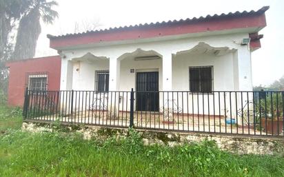 Exterior view of House or chalet for sale in Carmona  with Private garden and Terrace