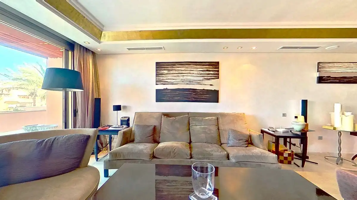 Sala de estar de Ático en venta en Marbella con Aire acondicionado, Terraza y Sauna