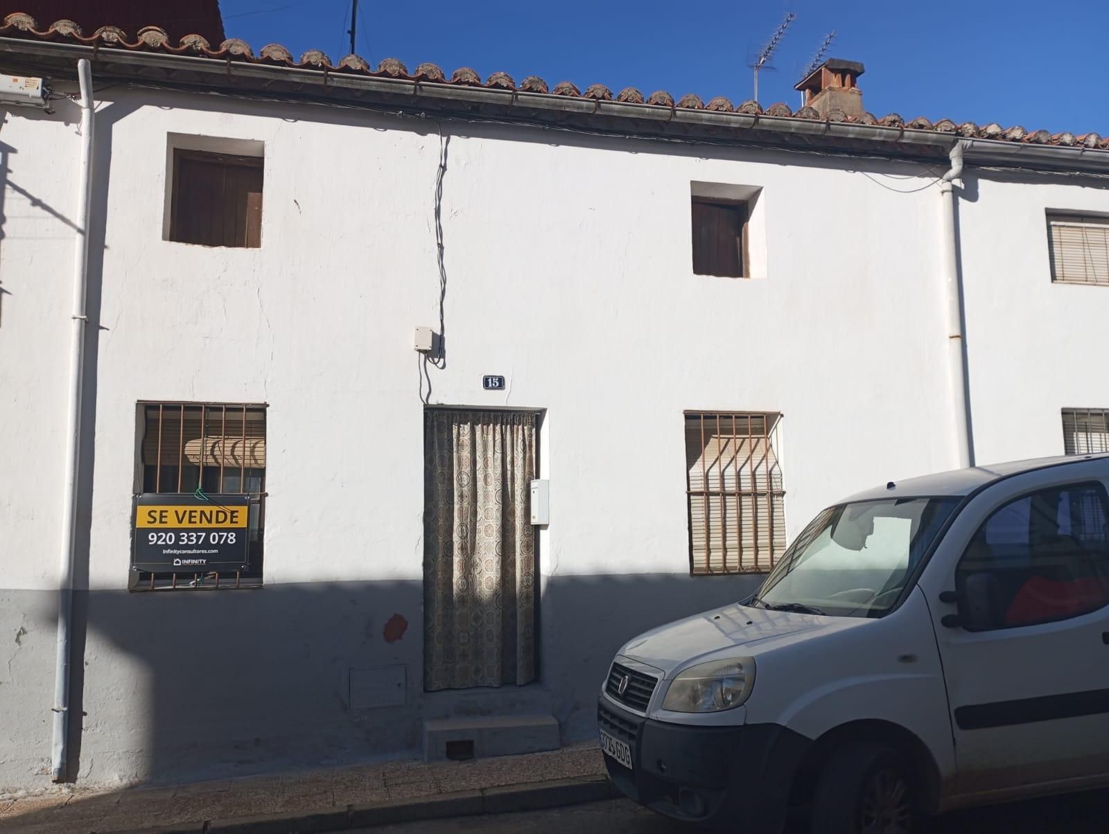 Exterior view of Single-family semi-detached for sale in Candeleda  with Terrace and Storage room