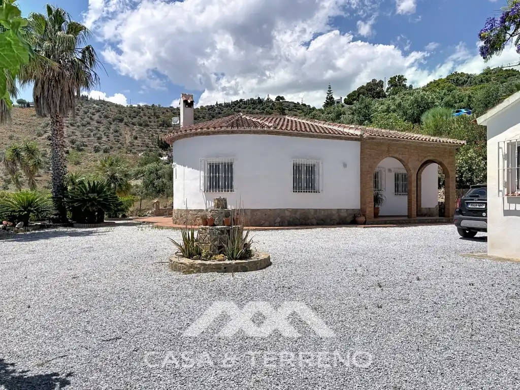 Vista exterior de Casa o chalet en venta en Canillas de Albaida con Aire acondicionado, Calefacción y Jardín privado