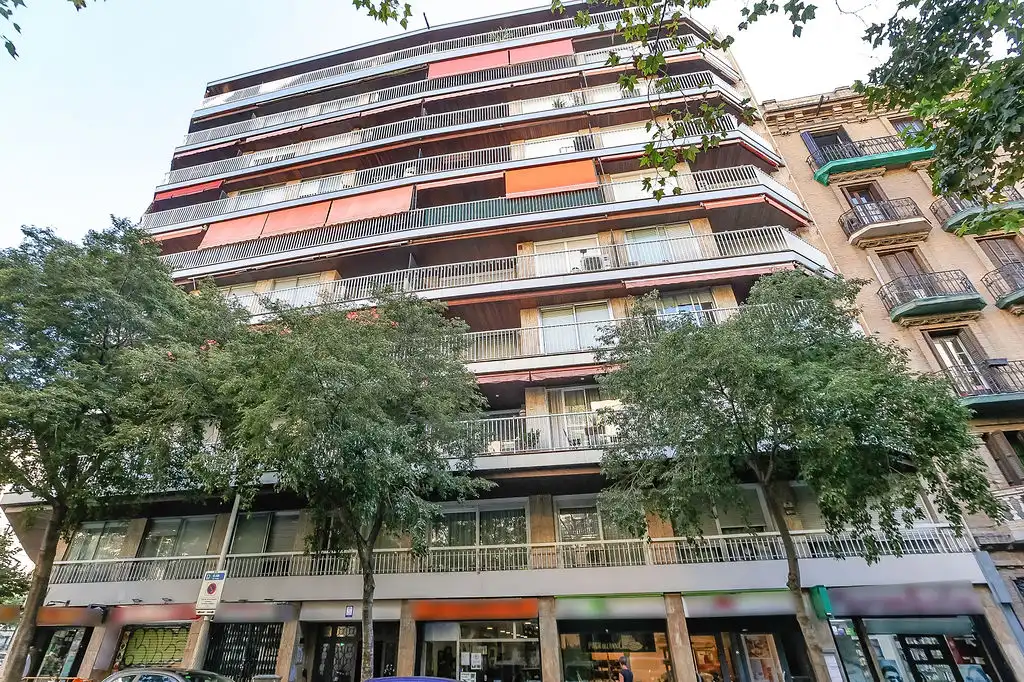 Außenansicht von Wohnung zum Verkauf in Barcelona mit Heizung