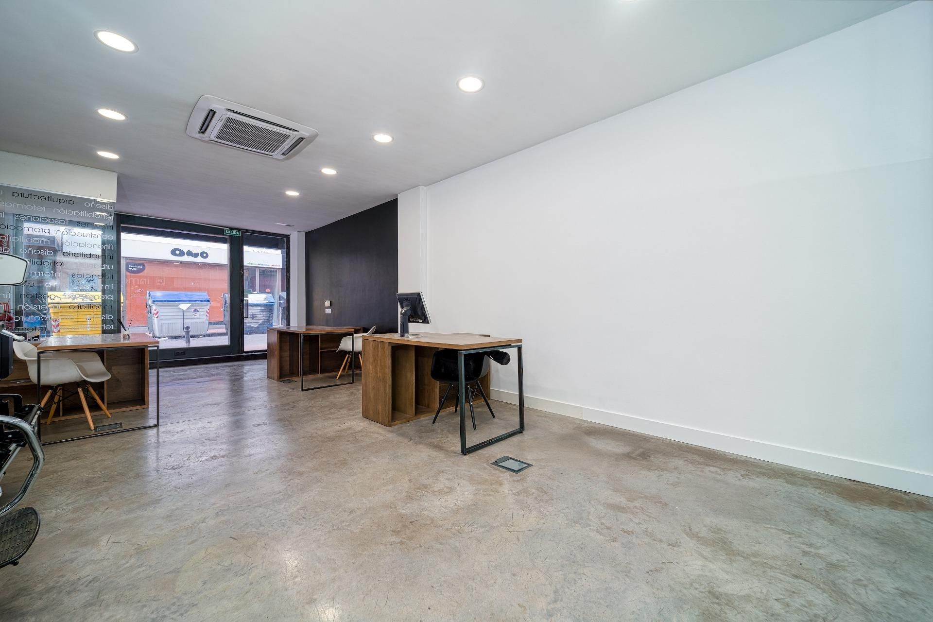 Office for sale in Cuenca Capital  with Air Conditioner