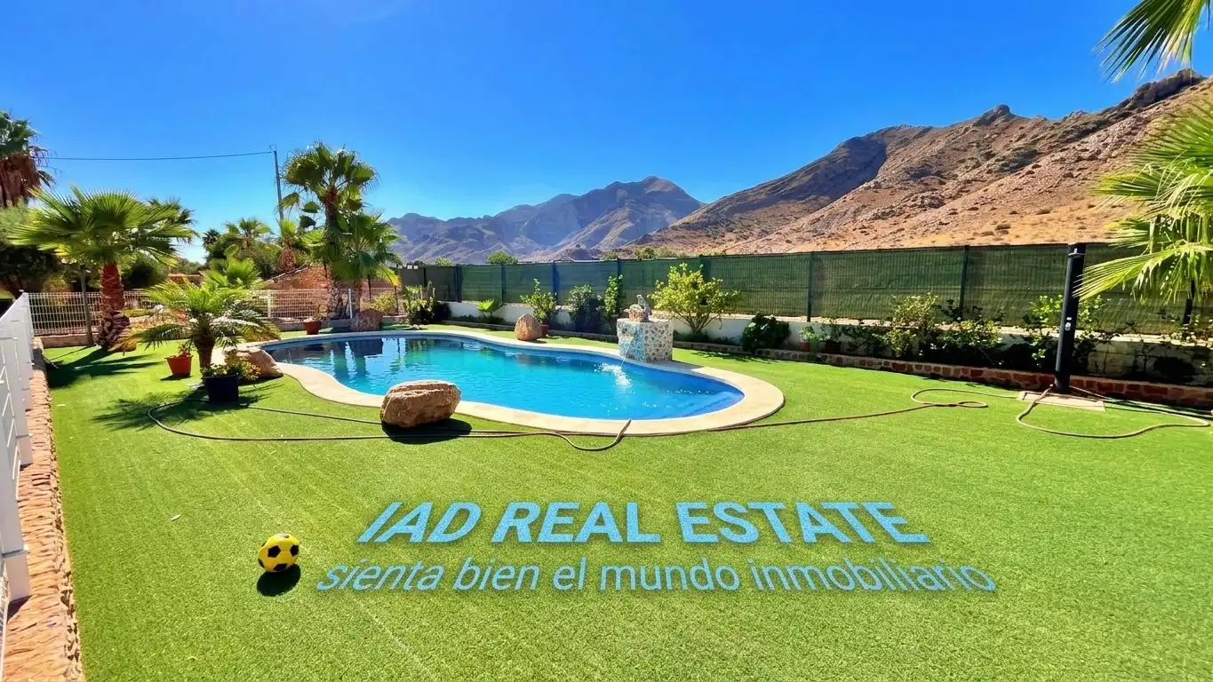 Vista exterior de Casa o chalet en venta en Cox con Terraza y Piscina