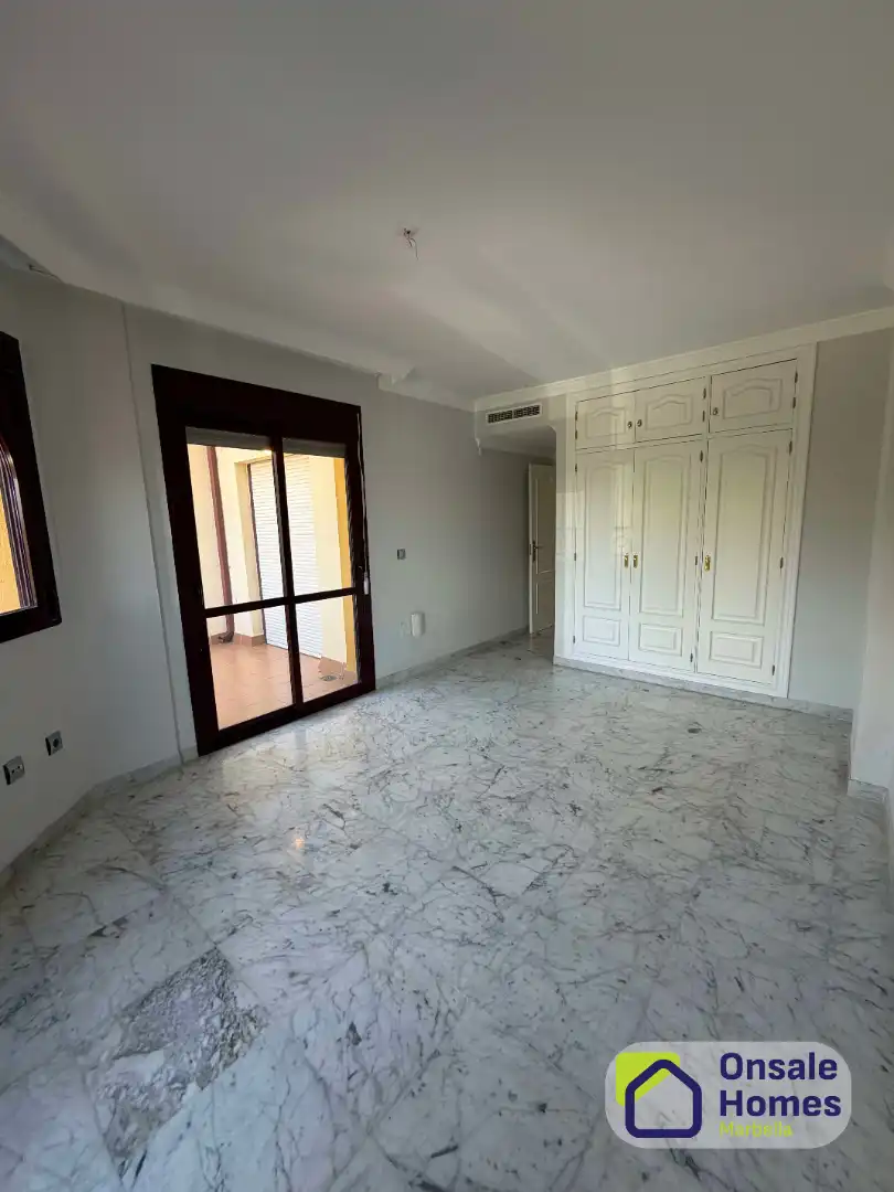 Habitación de Casa adosada en venta en Marbella con Aire acondicionado, Jardín privado y Terraza