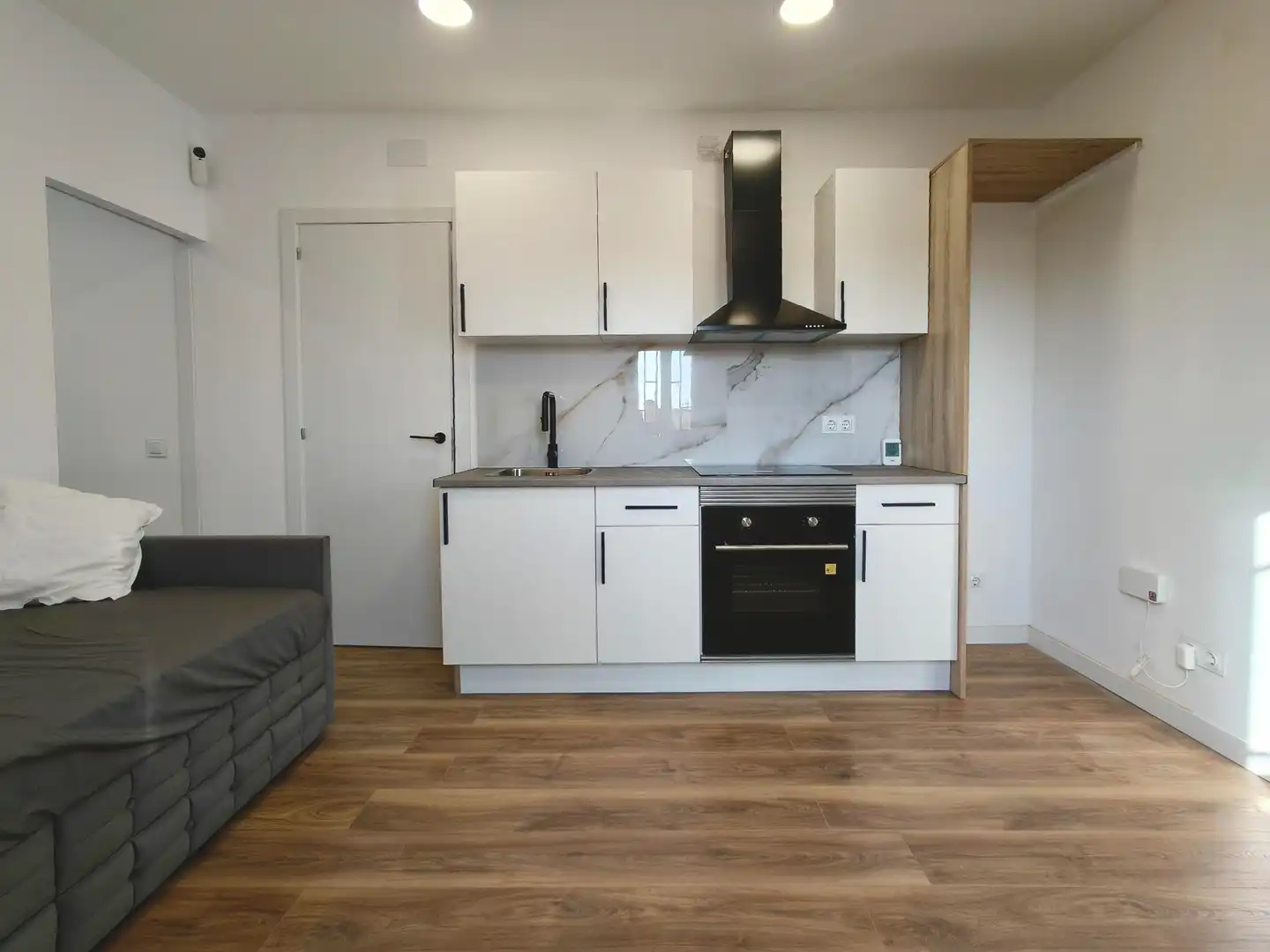 Cocina de Ático en venta en L'Hospitalet de Llobregat con Parquet, Terraza y Trastero