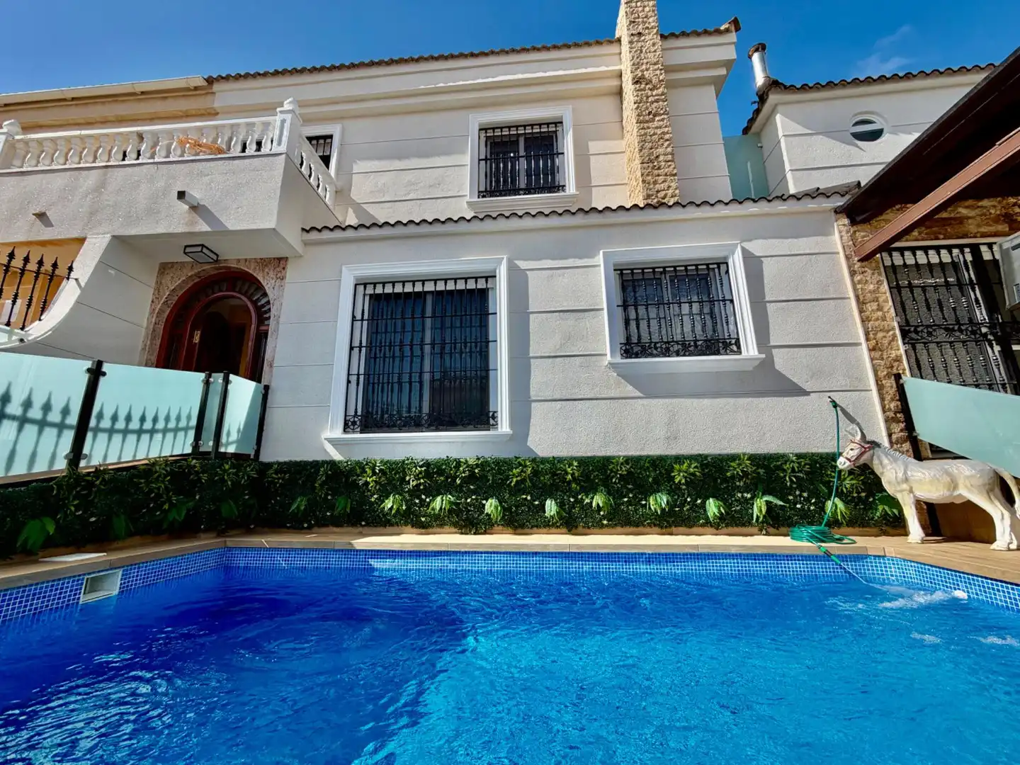 Piscina de Casa adosada en venda en Orihuela