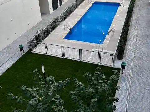 Schwimmbecken von Wohnung zur Miete in Centro