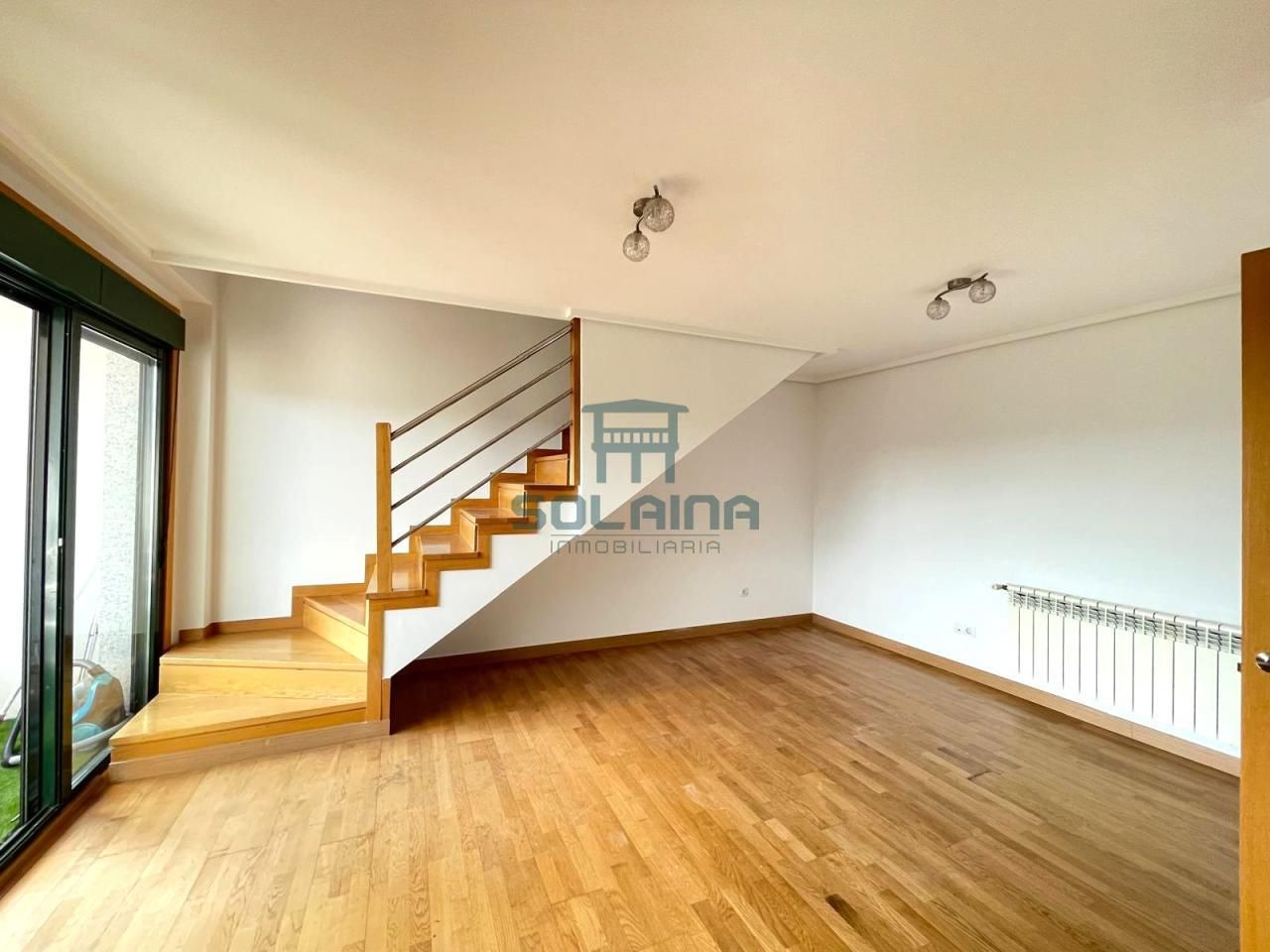 Vista exterior de Dúplex en venda en San Cibrao das Viñas amb Calefacció i Traster