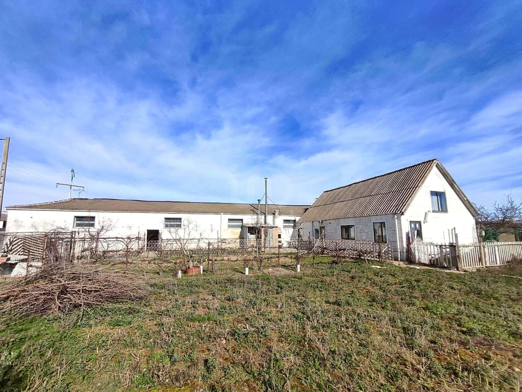 Vista exterior de Casa o xalet en venda en Riego de la Vega amb Calefacció