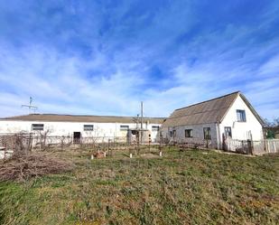 Exterior view of House or chalet for sale in Riego de la Vega  with Heating