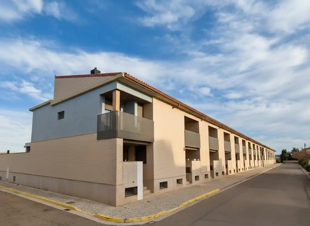 Casa adosada en venta en Calle Ramón y Cajal, Pastriz