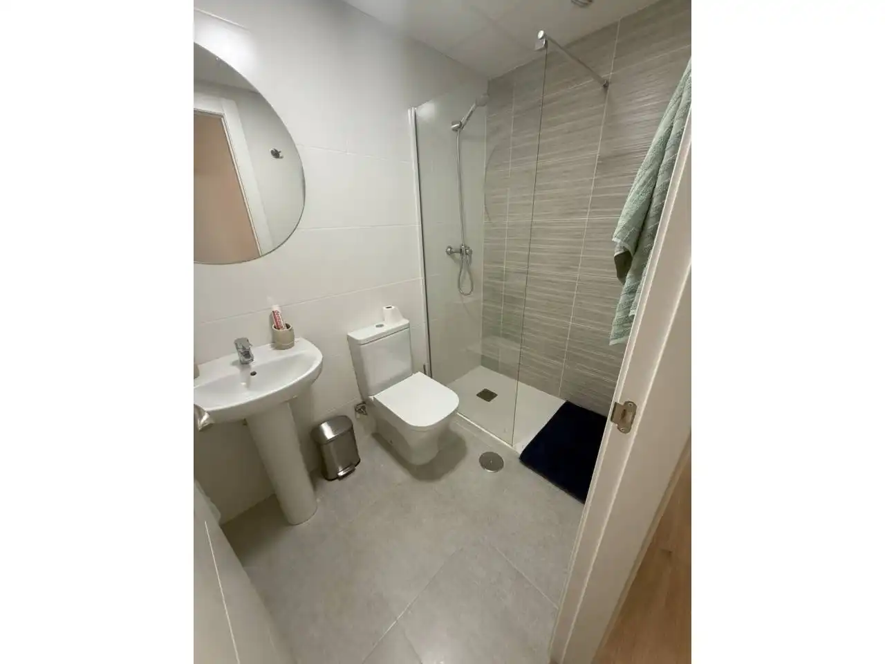Badezimmer von Dachboden zur Miete in Almuñécar mit Klimaanlage, Terrasse und Möbliert