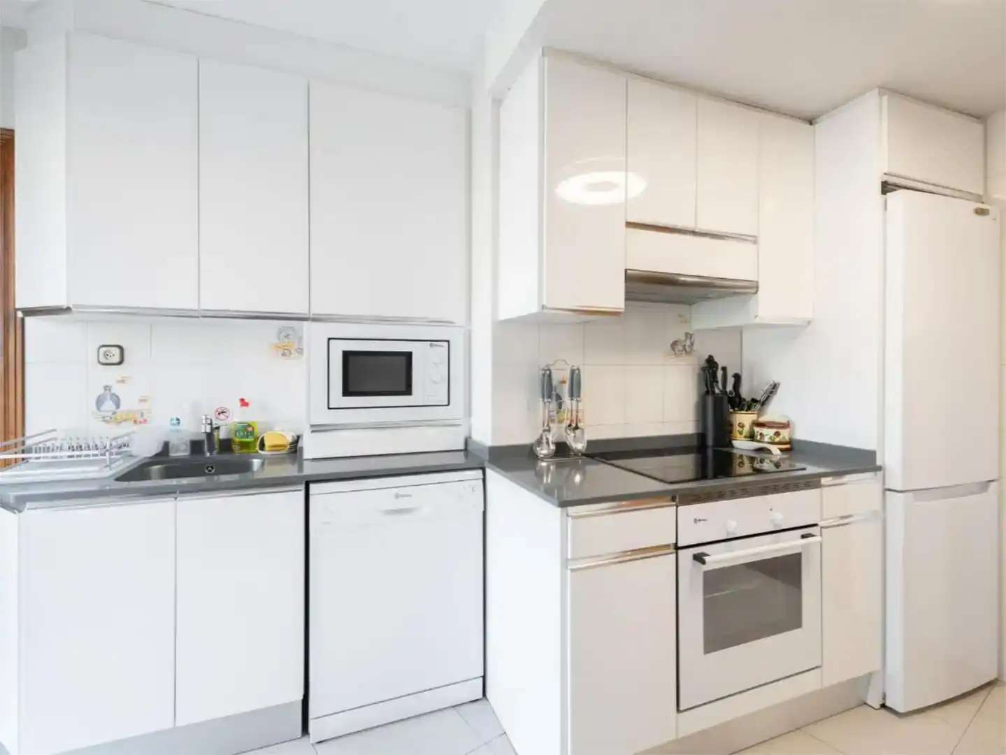 Cocina de Piso de alquiler en Gijón  con Parquet y Amueblado