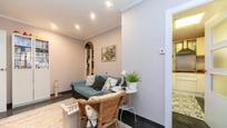 Sala d'estar de Pis en venda en Cornellà de Llobregat amb Aire condicionat, Calefacció i Forn
