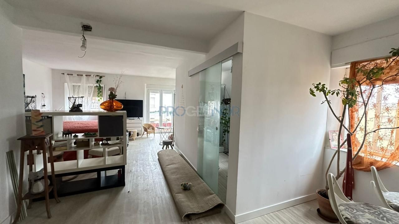 Sala d'estar de Àtic en venda en León Capital  amb Calefacció, Terrassa i Moblat